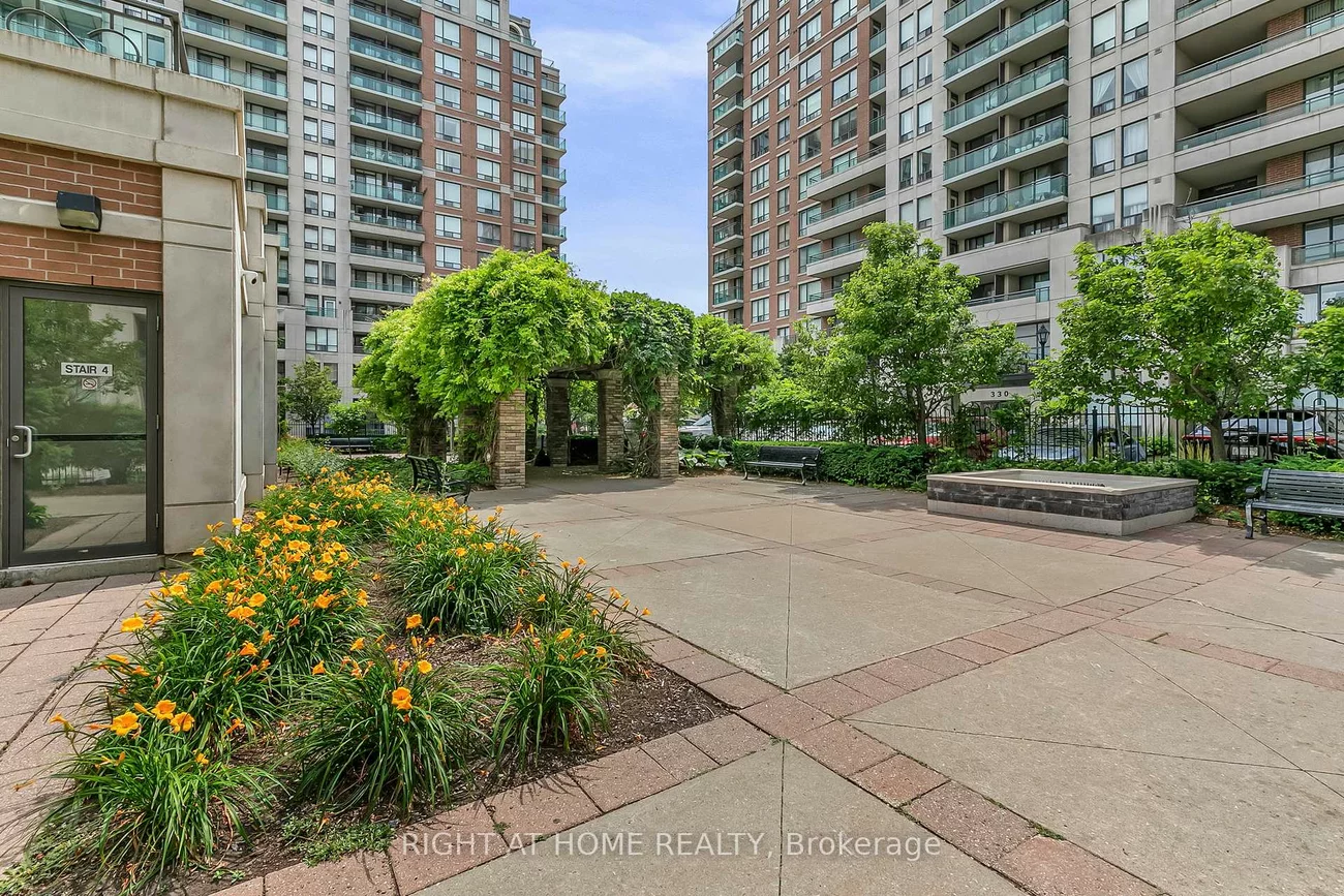 330, Red Maple, Langstaff, Richmond Hill