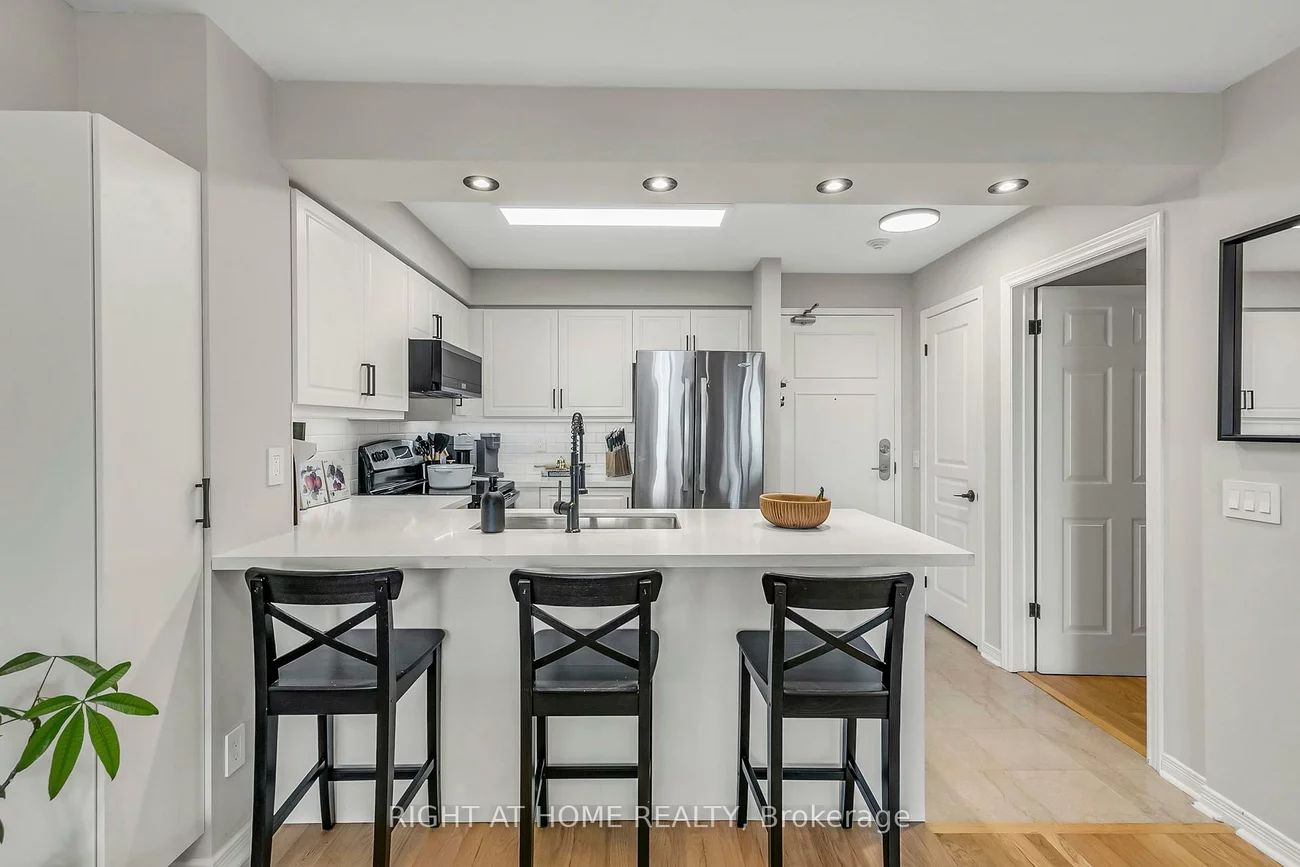 330, Red Maple, Langstaff, Richmond Hill