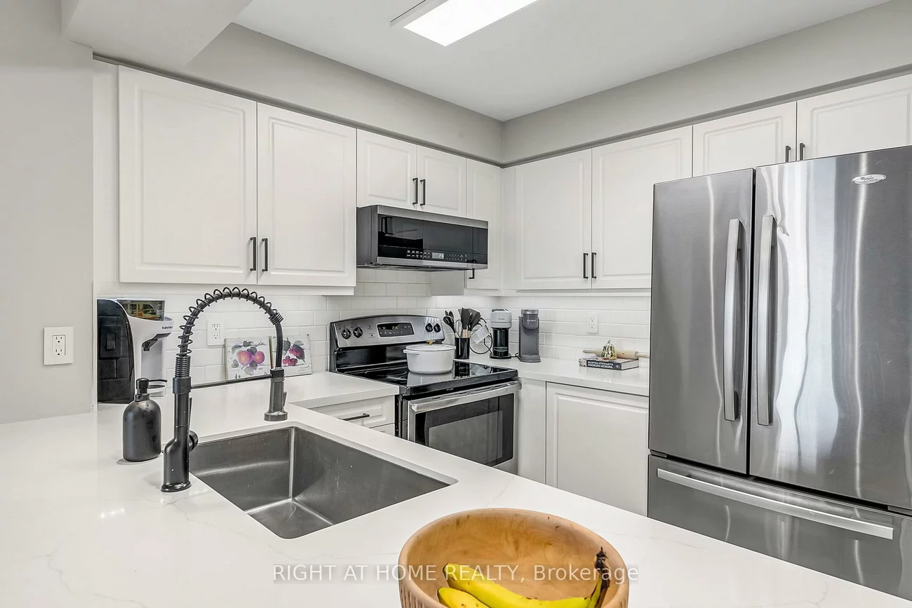 330, Red Maple, Langstaff, Richmond Hill