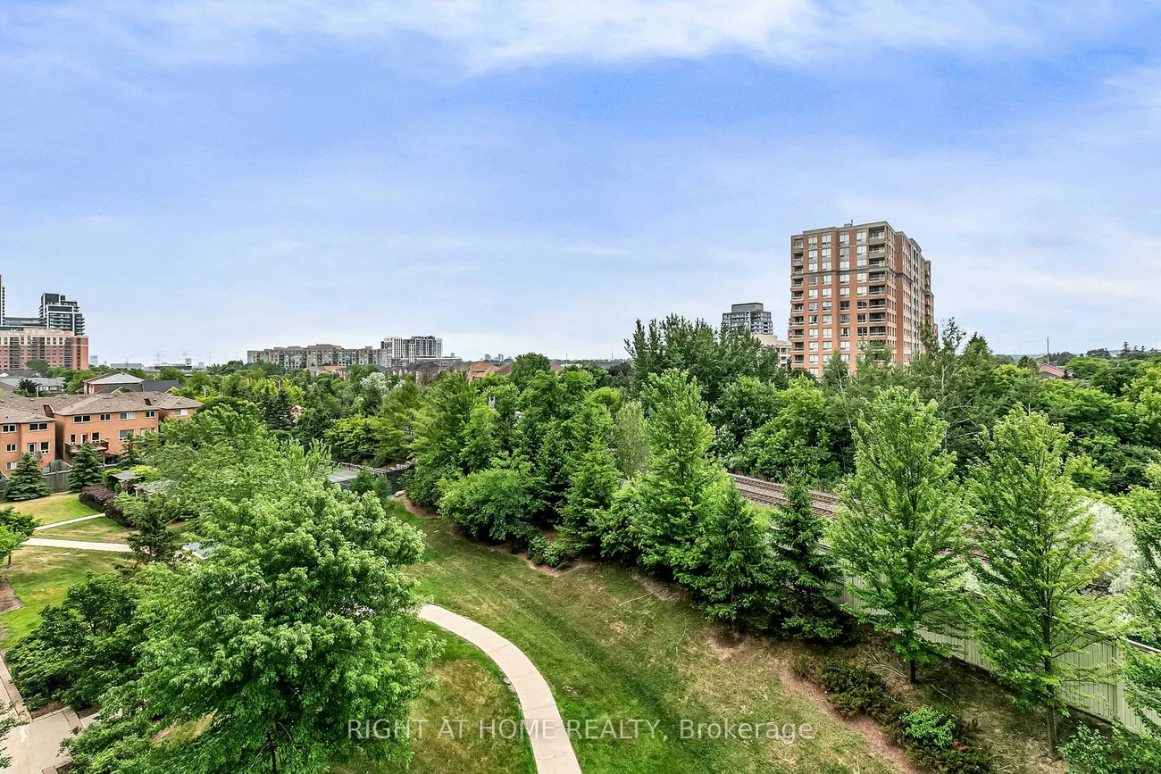 330, Red Maple, Langstaff, Richmond Hill