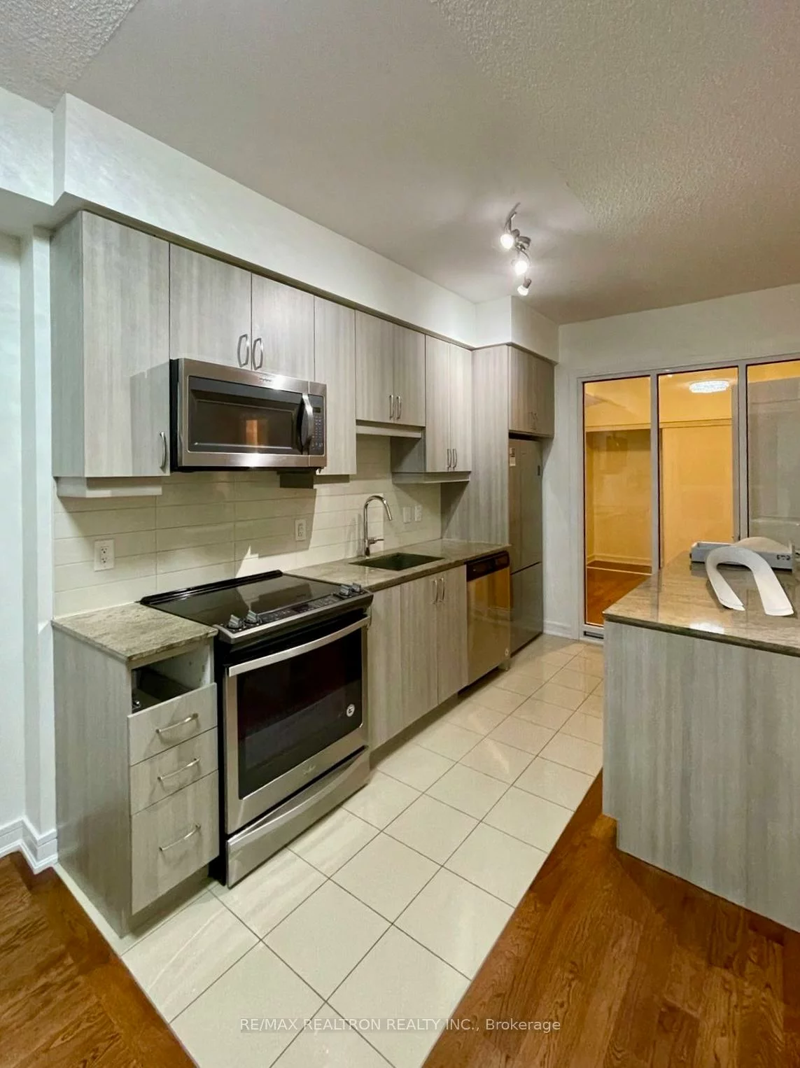 9191, Yonge, Langstaff, Richmond Hill