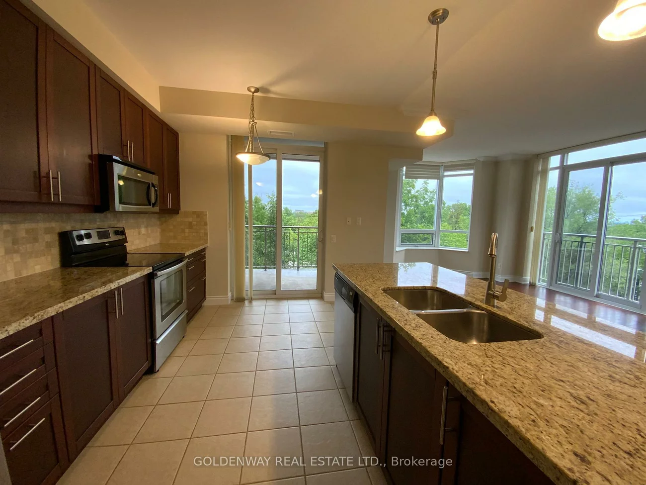 10101, Yonge, Crosby, Richmond Hill