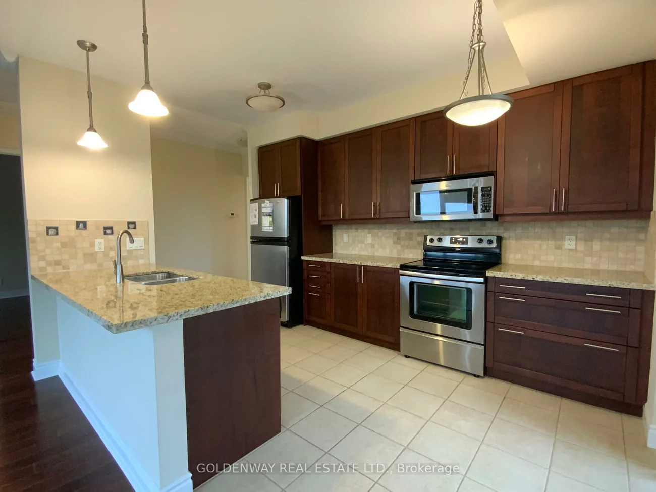 10101, Yonge, Crosby, Richmond Hill