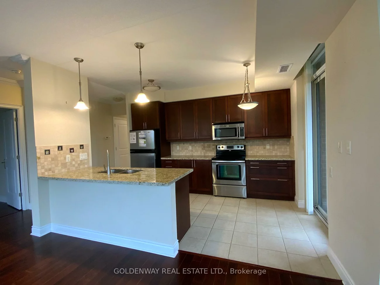 10101, Yonge, Crosby, Richmond Hill