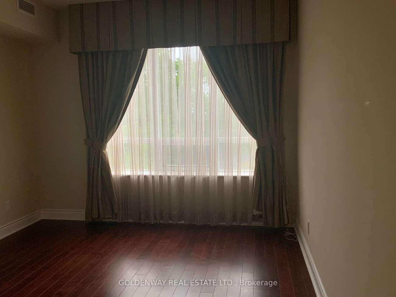 10101, Yonge, Crosby, Richmond Hill