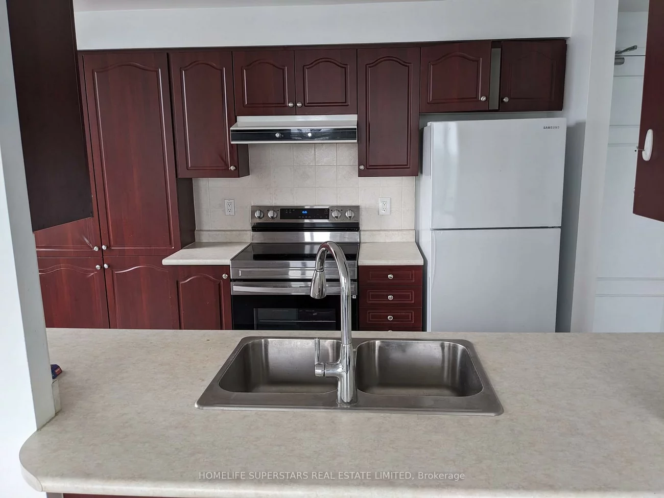 330, Red Maple, Langstaff, Richmond Hill