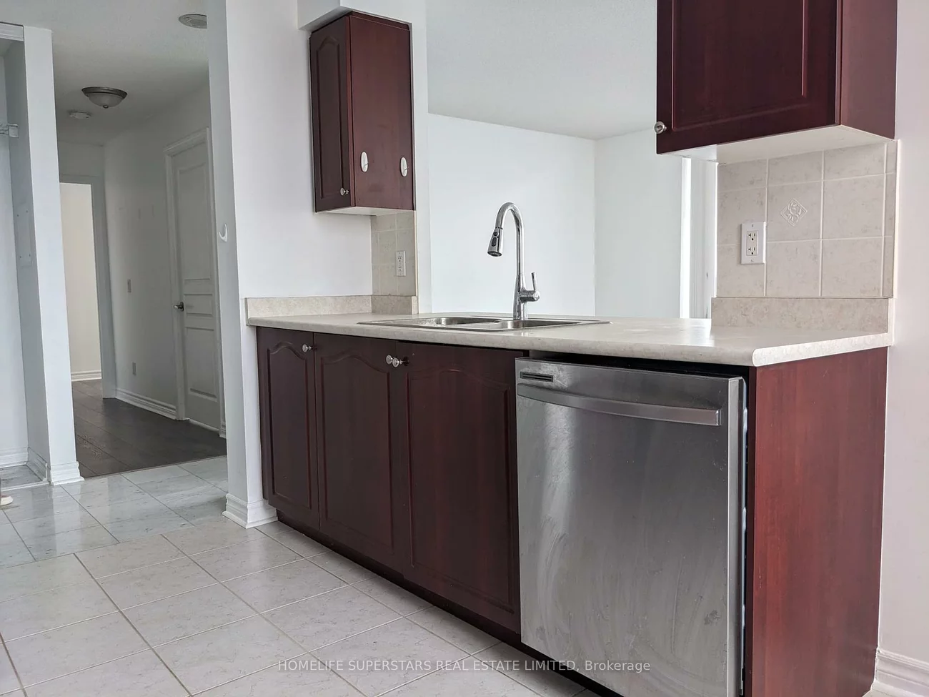 330, Red Maple, Langstaff, Richmond Hill