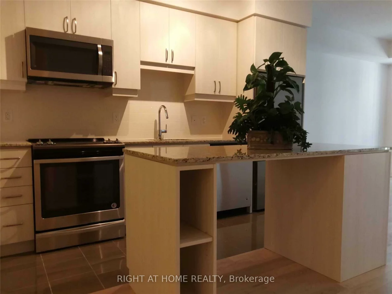 9191, Yonge, Langstaff, Richmond Hill