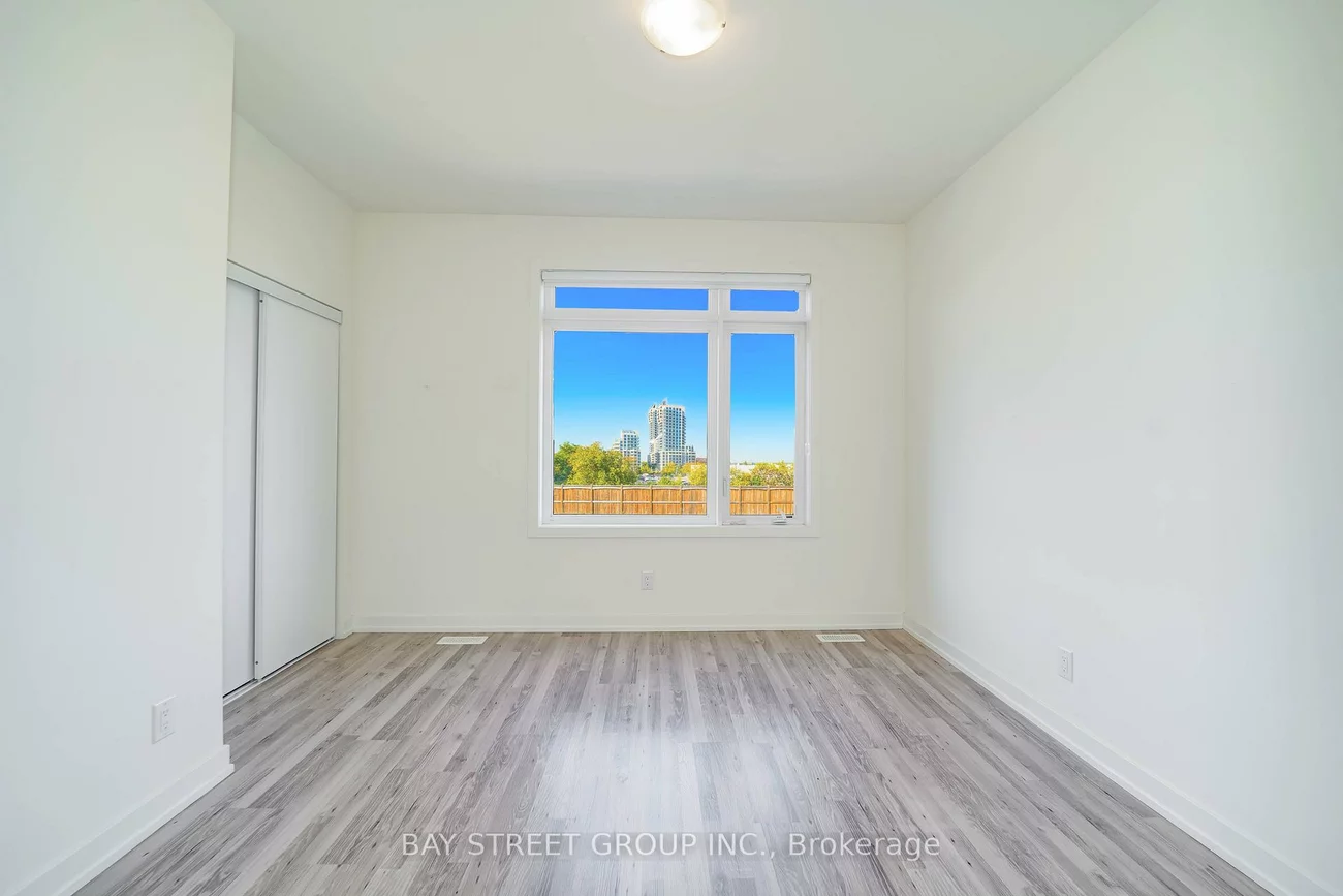 370, Red Maple, Langstaff, Richmond Hill