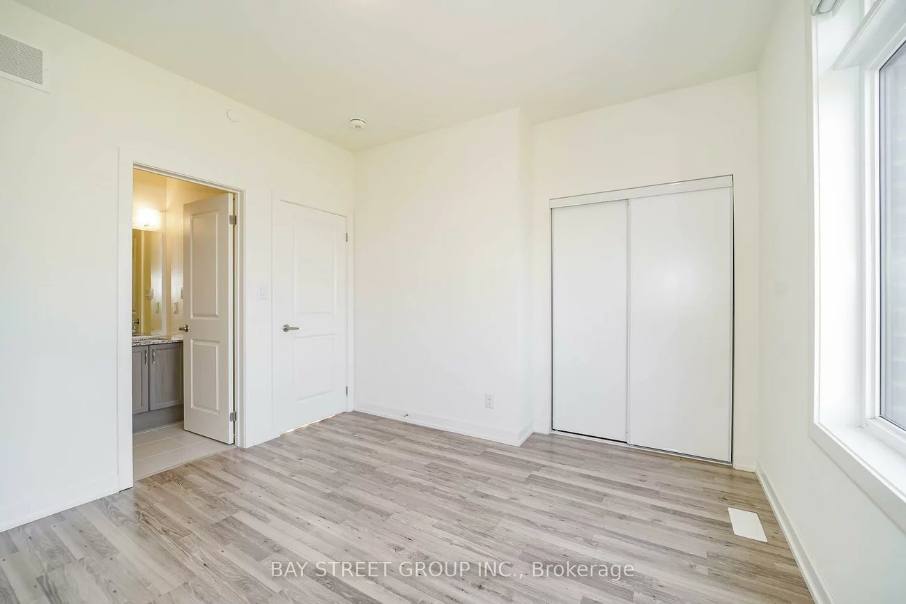 370, Red Maple, Langstaff, Richmond Hill