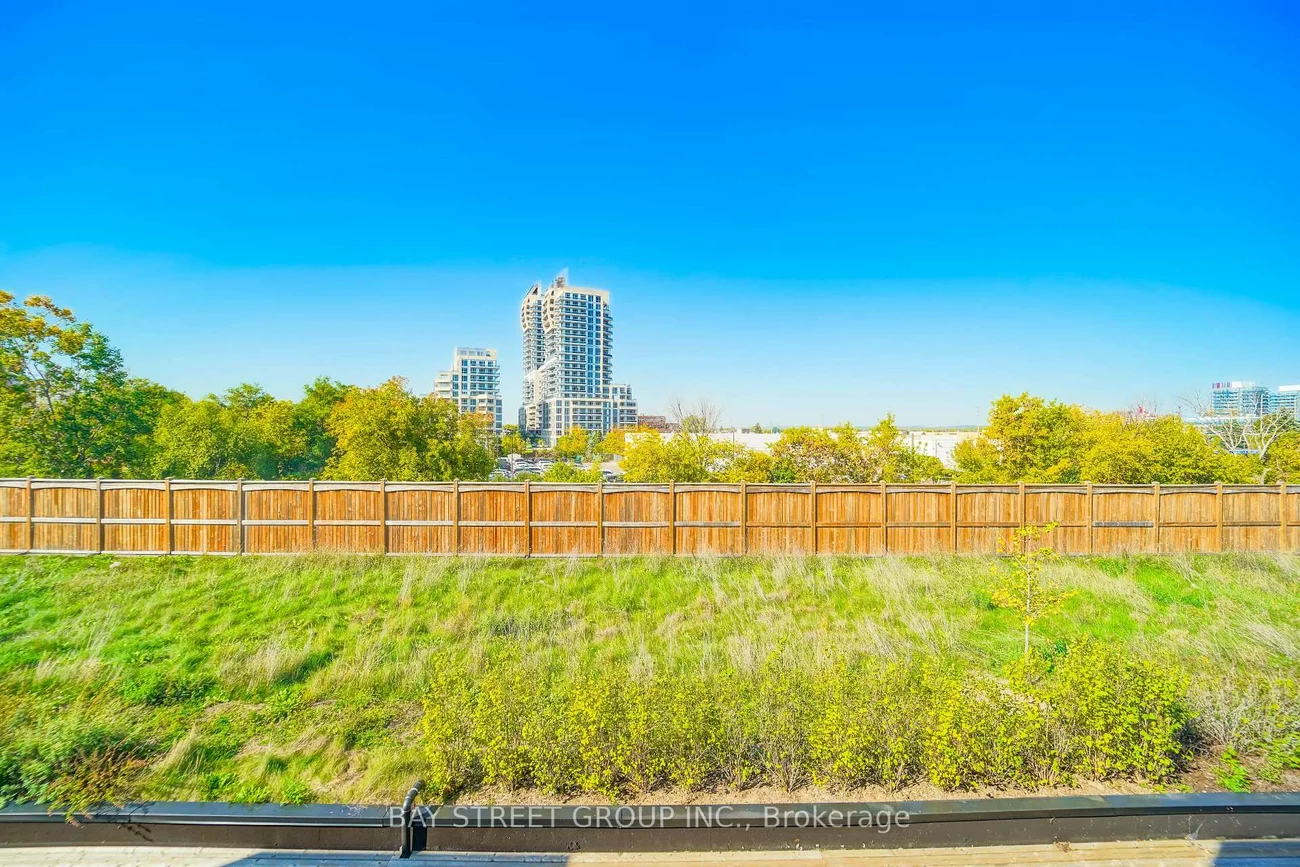 370, Red Maple, Langstaff, Richmond Hill