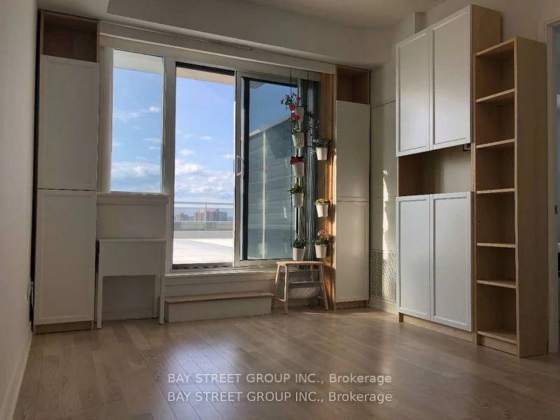 9201, Yonge, Langstaff, Richmond Hill
