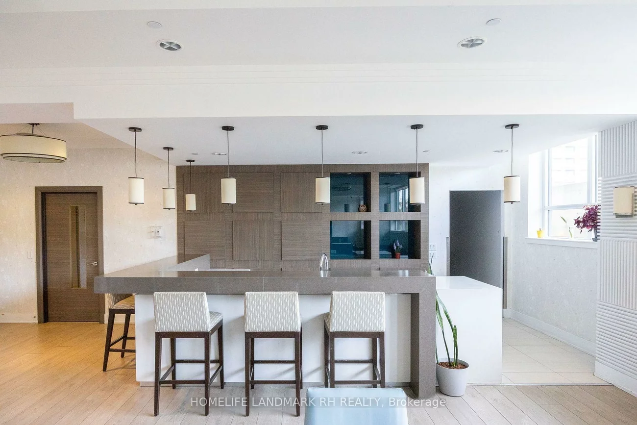 370, Highway 7, Doncrest, Richmond Hill