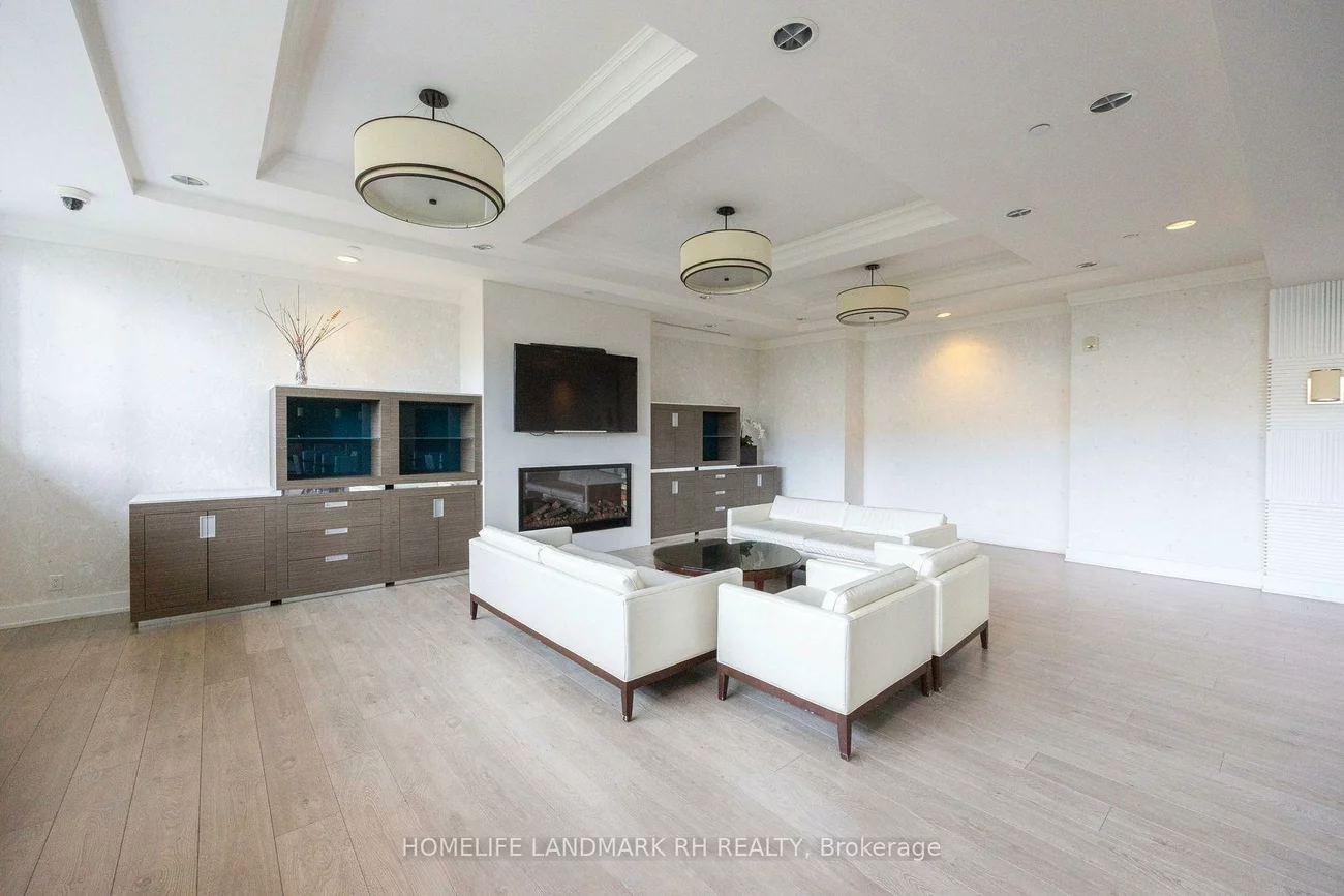 370, Highway 7, Doncrest, Richmond Hill