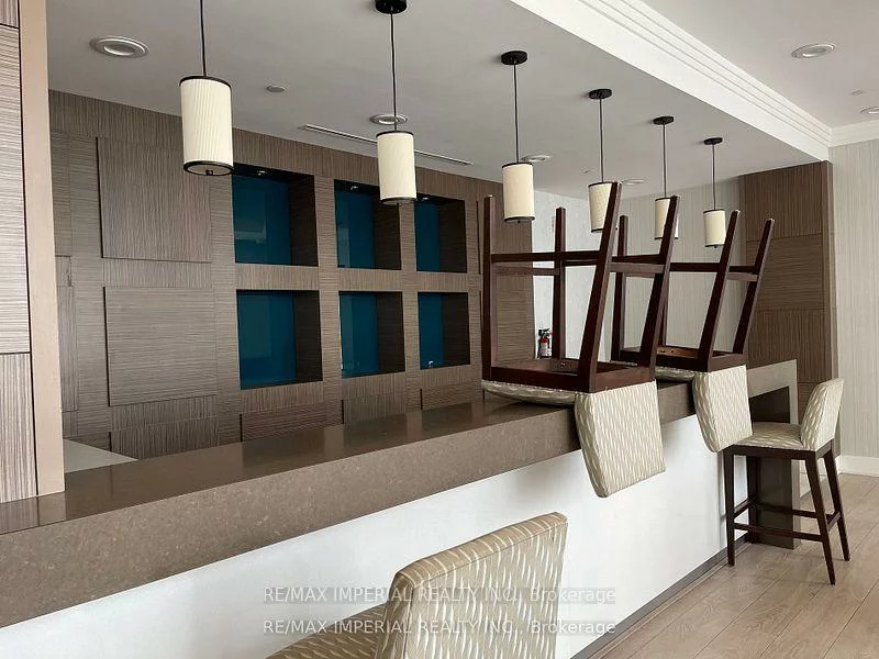 372, Highway 7, Doncrest, Richmond Hill