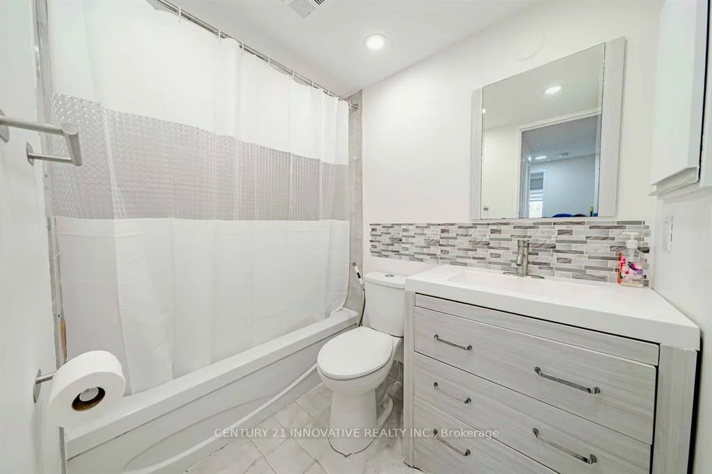 5, Weldrick, North Richvale, Richmond Hill