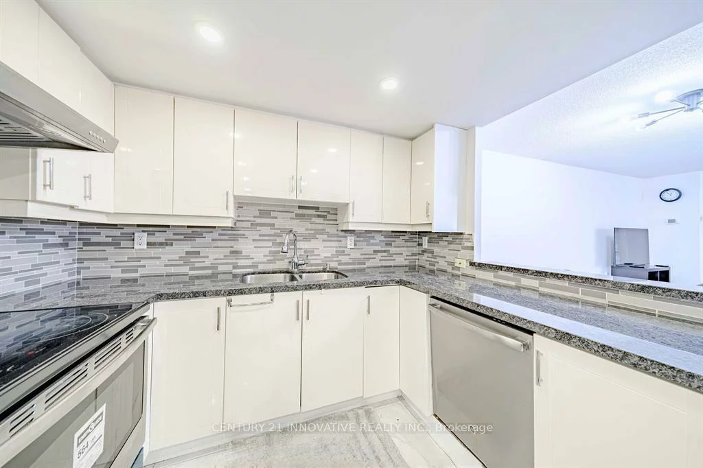 5, Weldrick, North Richvale, Richmond Hill