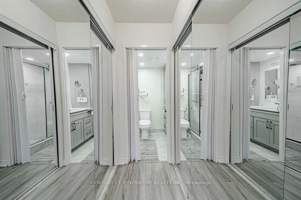 5, Weldrick, North Richvale, Richmond Hill