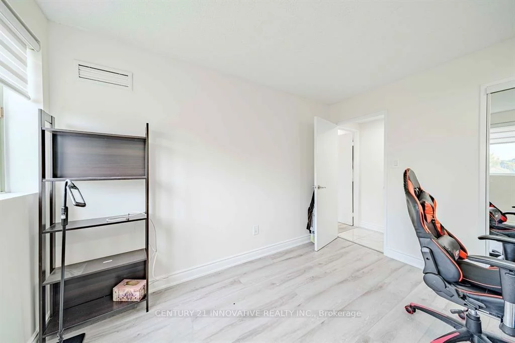 5, Weldrick, North Richvale, Richmond Hill