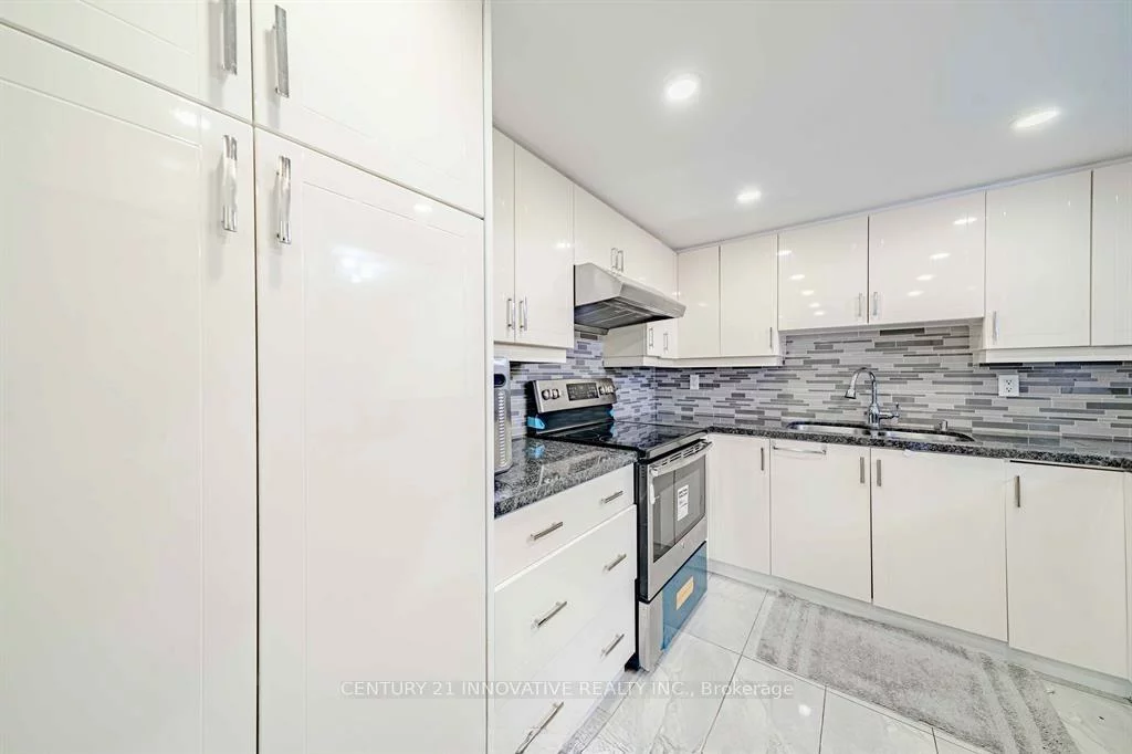 5, Weldrick, North Richvale, Richmond Hill