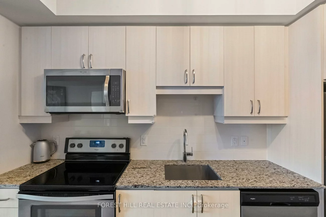 9201, Yonge, Langstaff, Richmond Hill