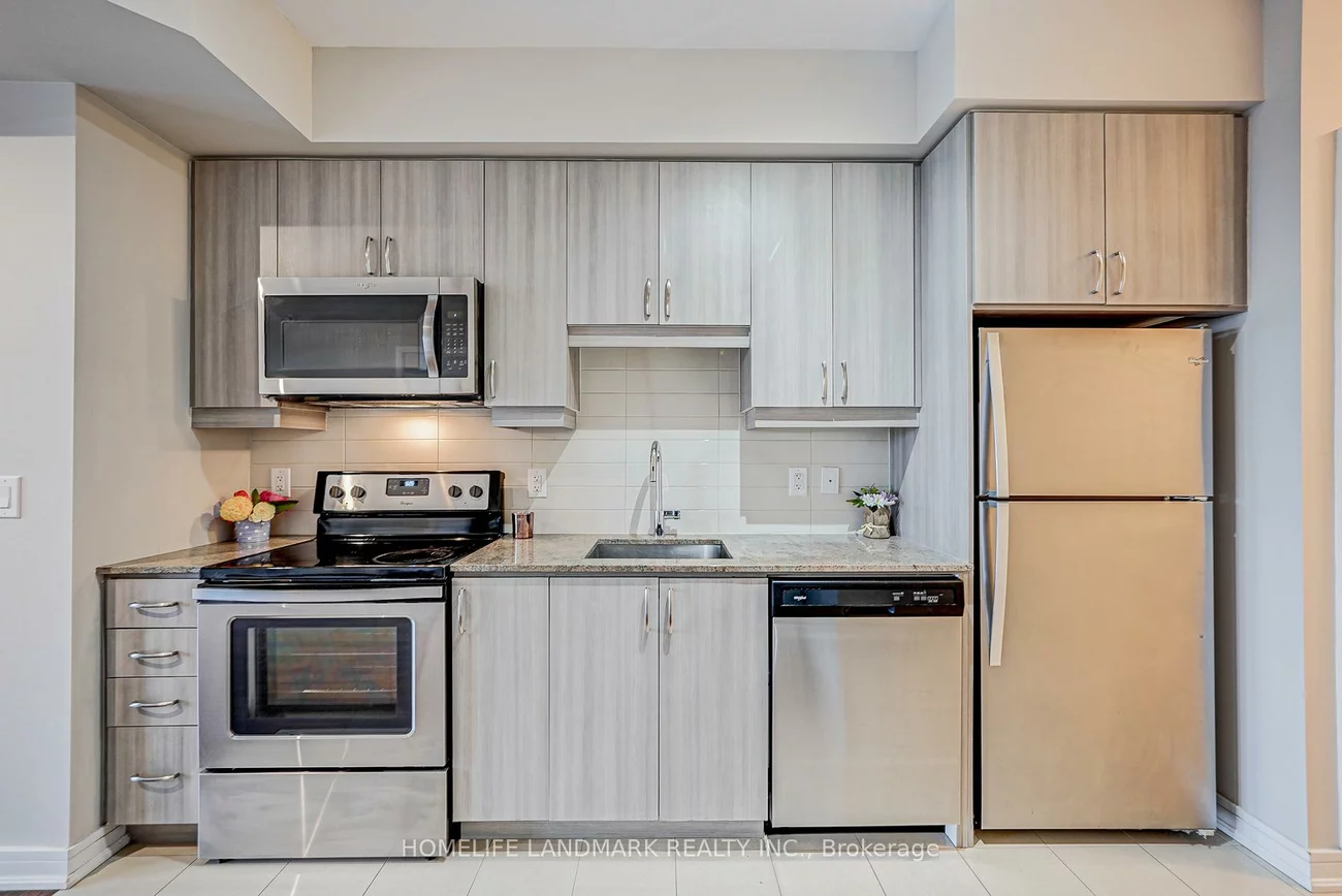 9205, Yonge, Langstaff, Richmond Hill