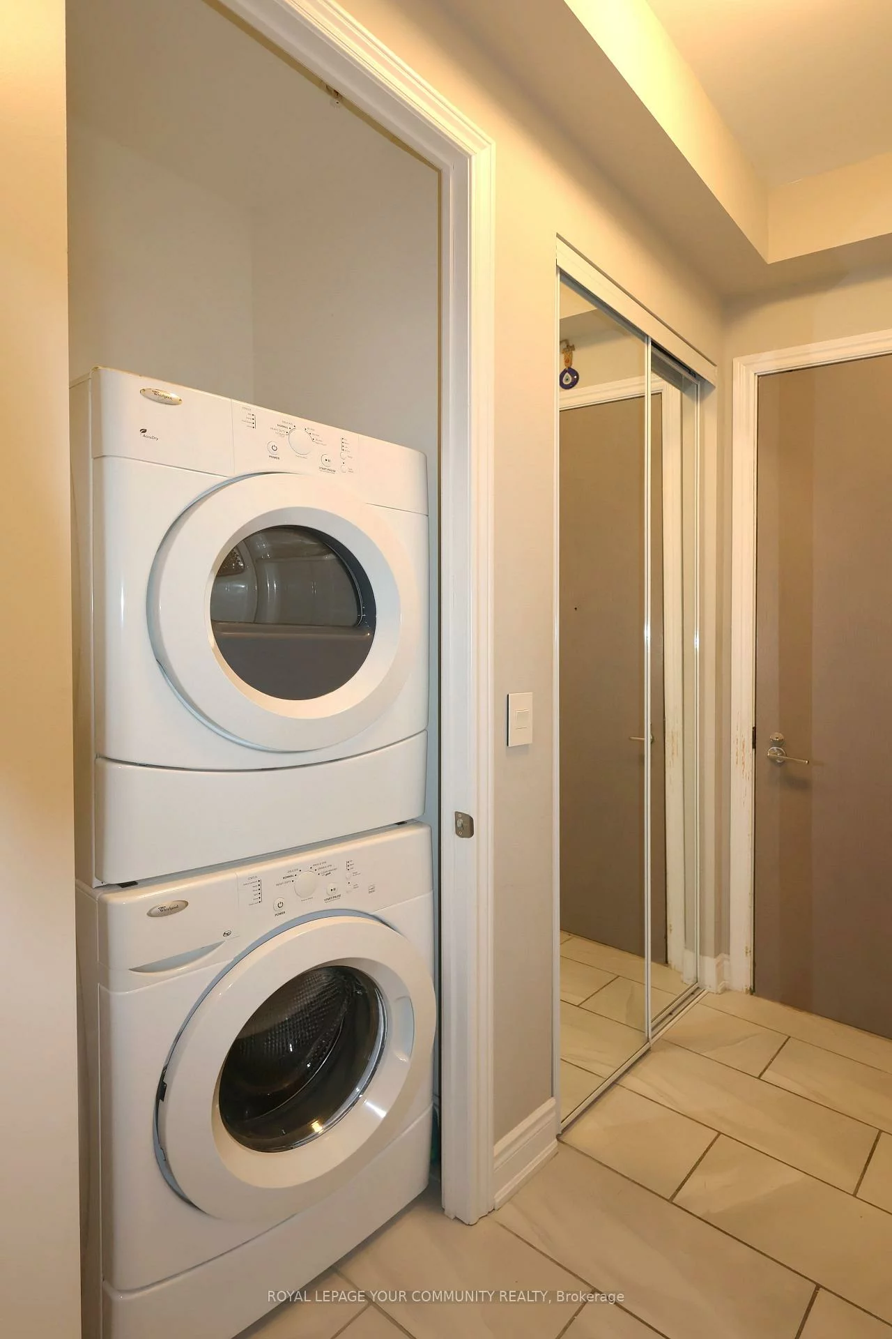 9090, Yonge, South Richvale, Richmond Hill