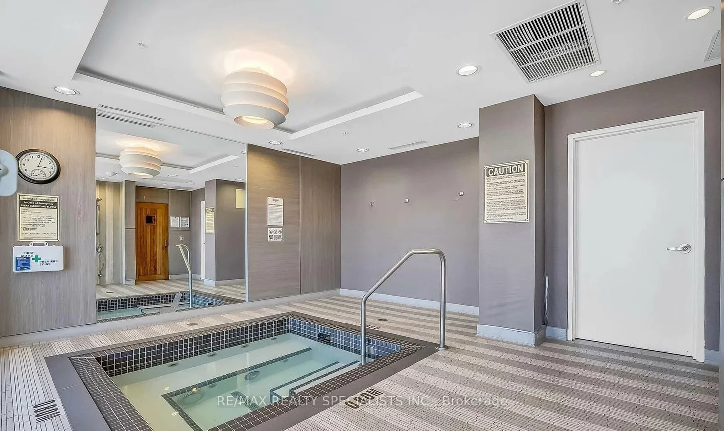 9205, Yonge, Langstaff, Richmond Hill