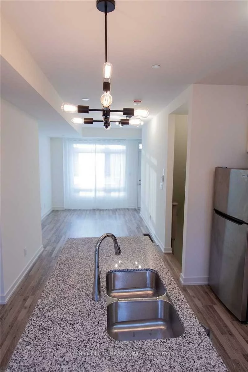 370, Red Maple, Langstaff, Richmond Hill