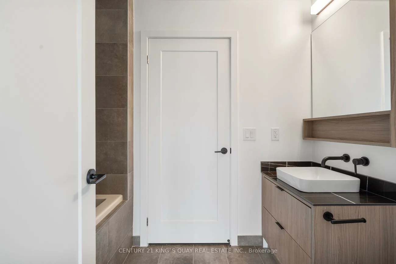 8888, Yonge, South Richvale, Richmond Hill