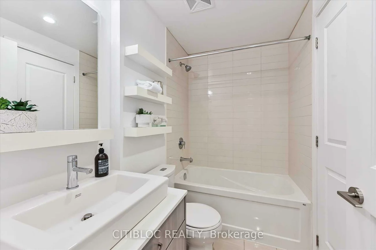 9199, Yonge, Langstaff, Richmond Hill