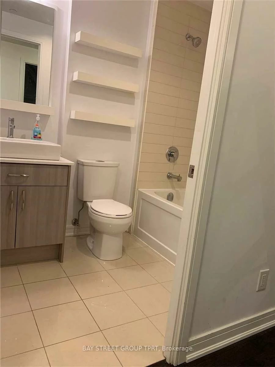 9205, Yonge, Langstaff, Richmond Hill