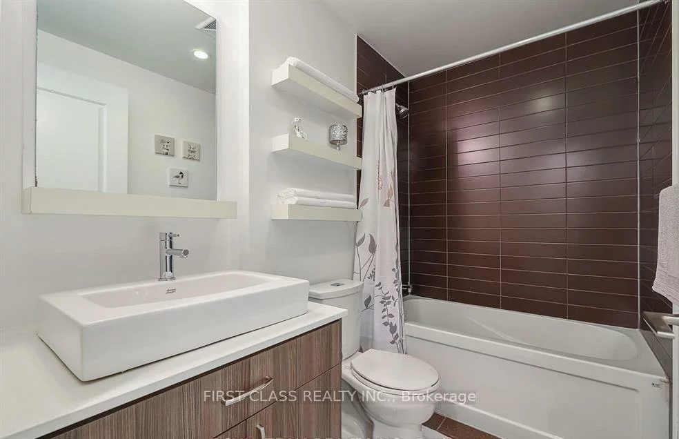 9205, Yonge, Langstaff, Richmond Hill