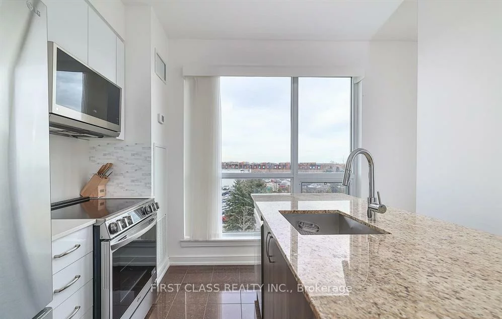 9205, Yonge, Langstaff, Richmond Hill