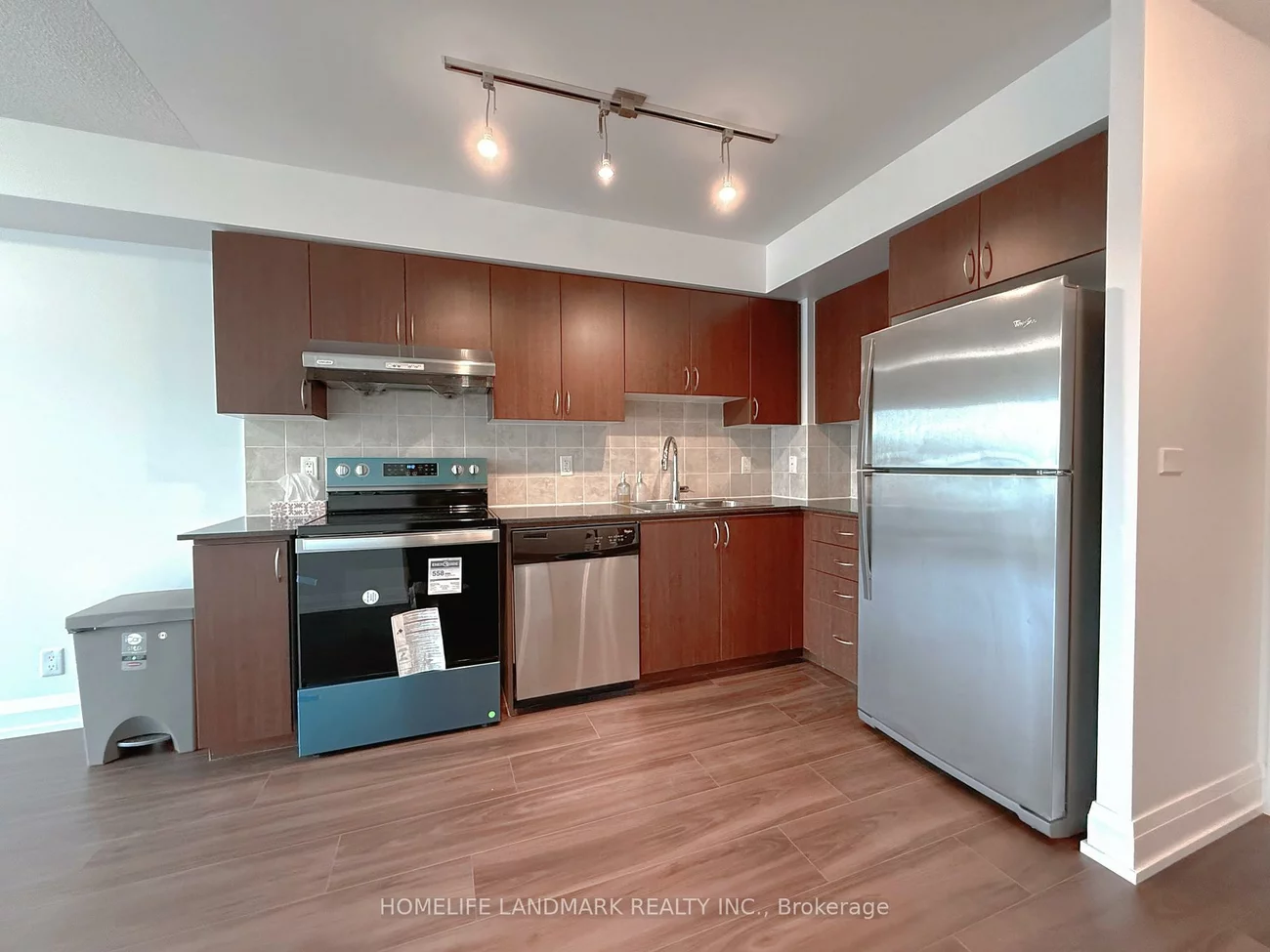 370, Highway 7, Doncrest, Richmond Hill