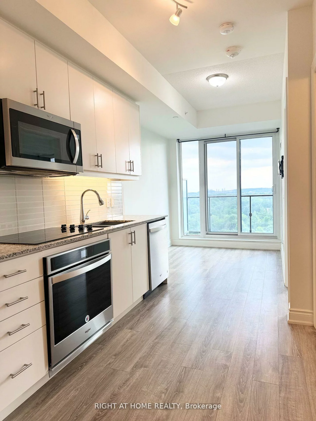 9618, Yonge, North Richvale, Richmond Hill