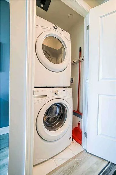 9618, Yonge, North Richvale, Richmond Hill