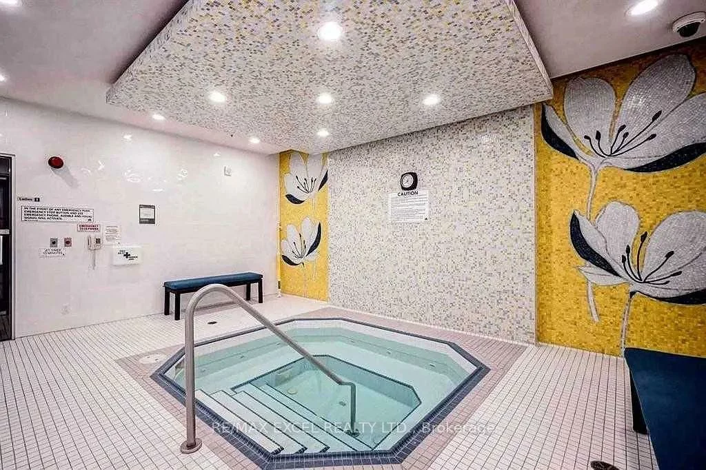 370, Highway 7, Doncrest, Richmond Hill