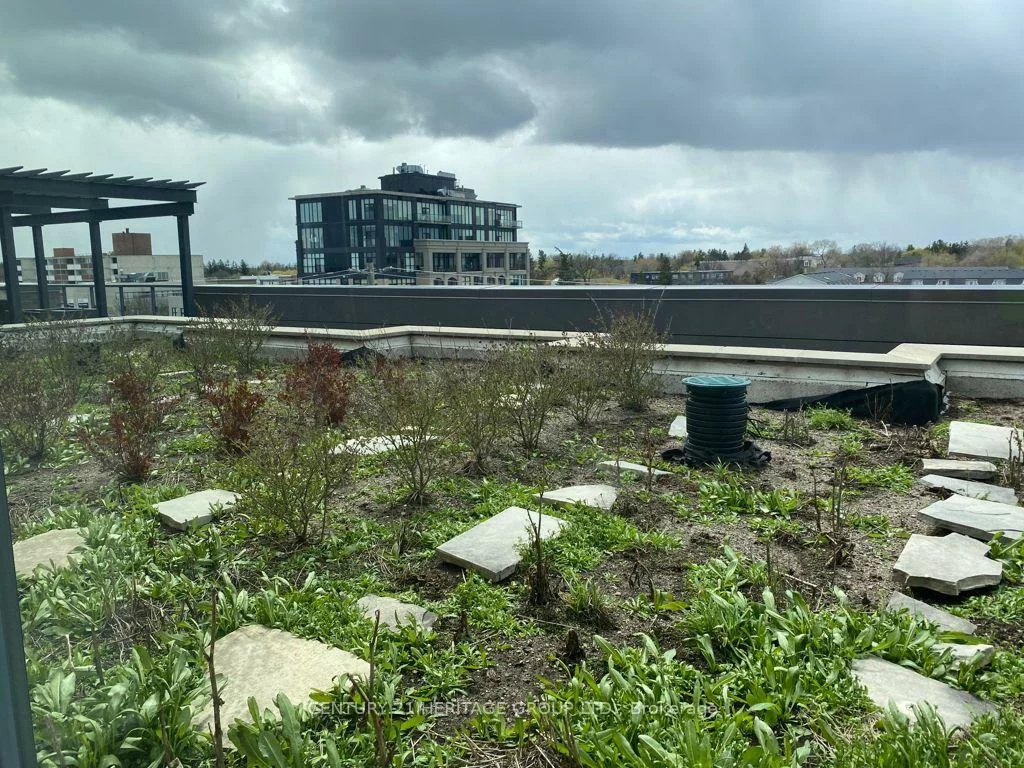 10415, Yonge, Crosby, Richmond Hill