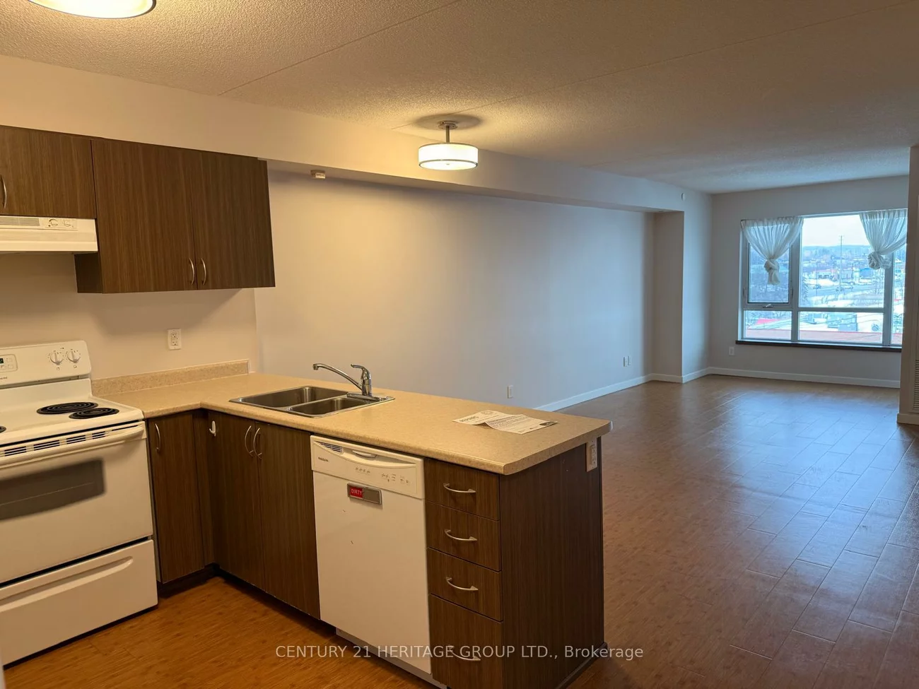 10415, Yonge, Crosby, Richmond Hill