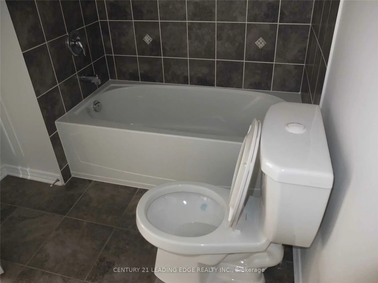 105, Silverwood, Devonsleigh, Richmond Hill