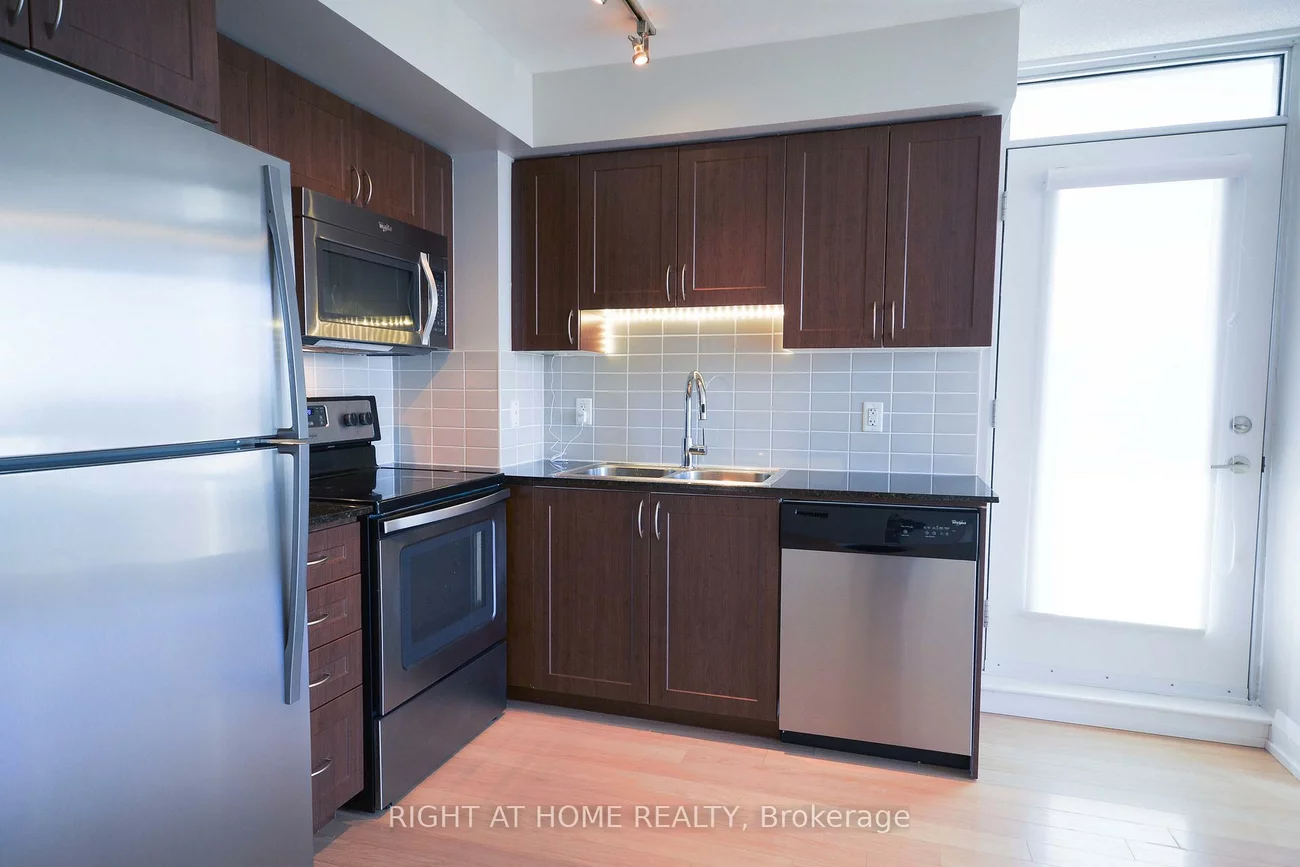 370, Highway 7, Doncrest, Richmond Hill