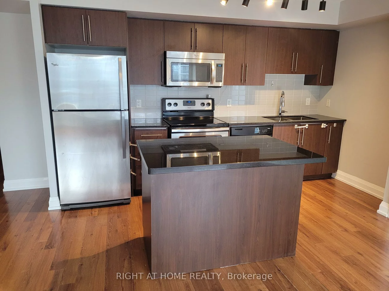 370, Highway 7, Doncrest, Richmond Hill