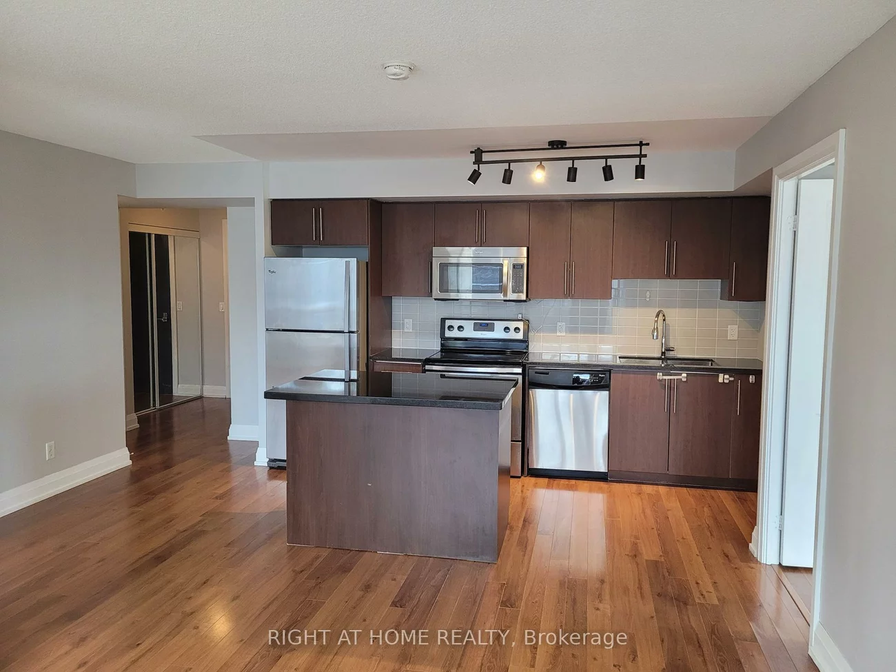 370, Highway 7, Doncrest, Richmond Hill