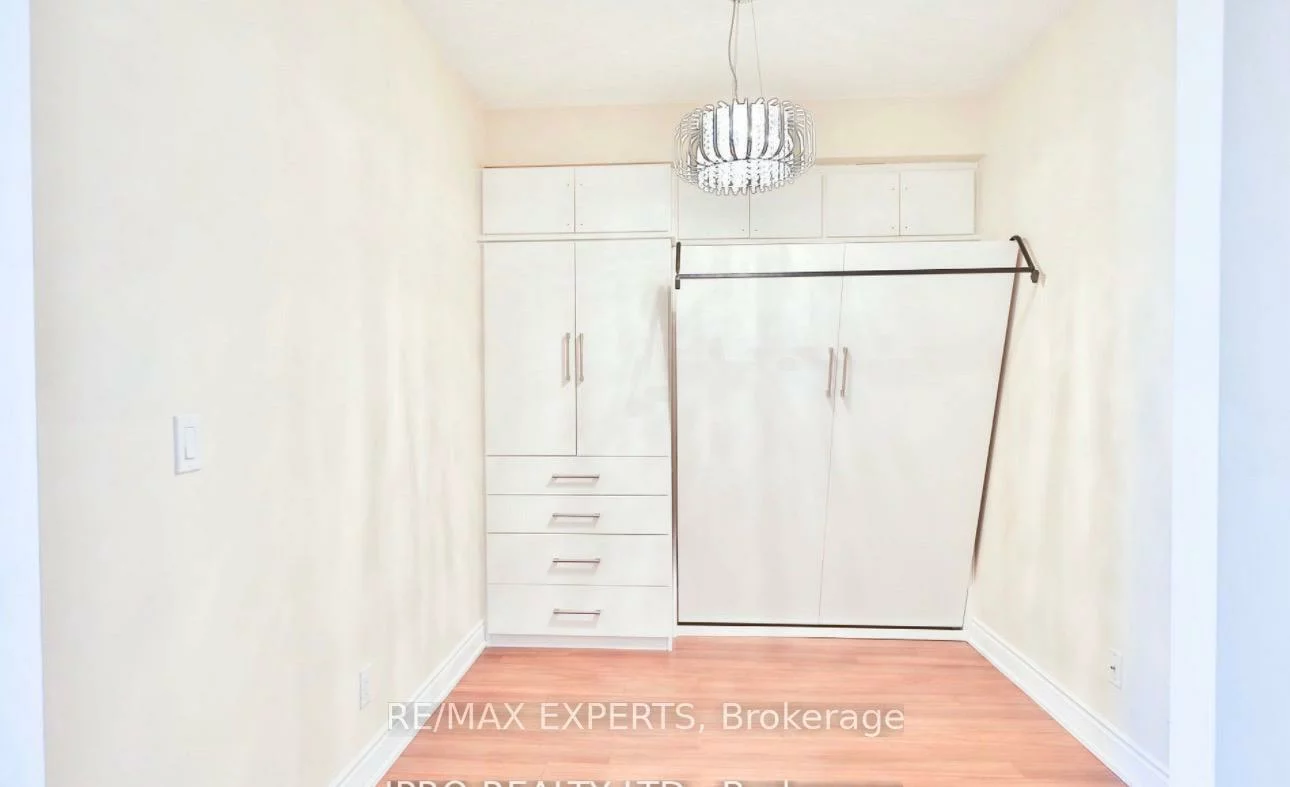 9088, Yonge, South Richvale, Richmond Hill