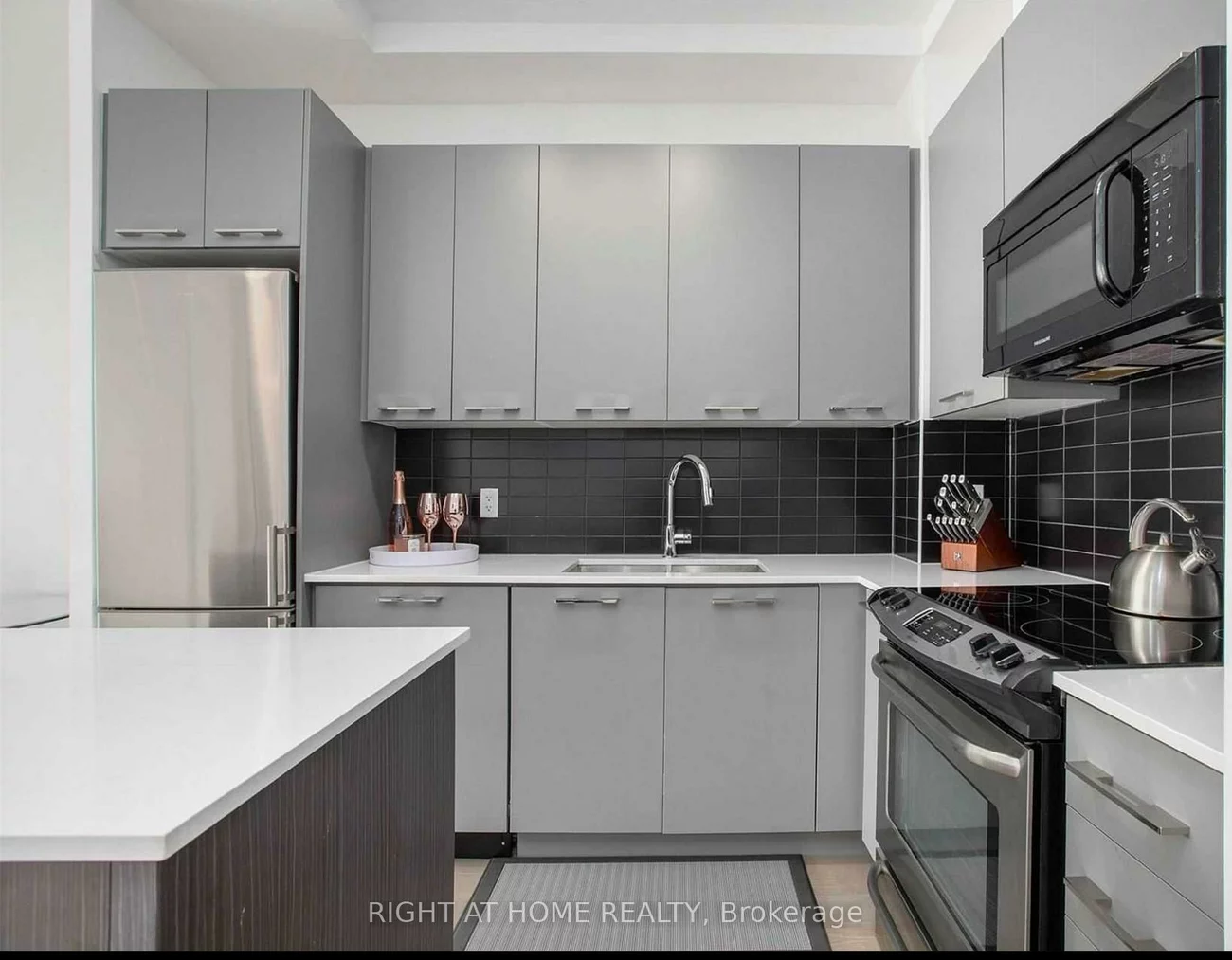 9471, Yonge, Observatory, Richmond Hill