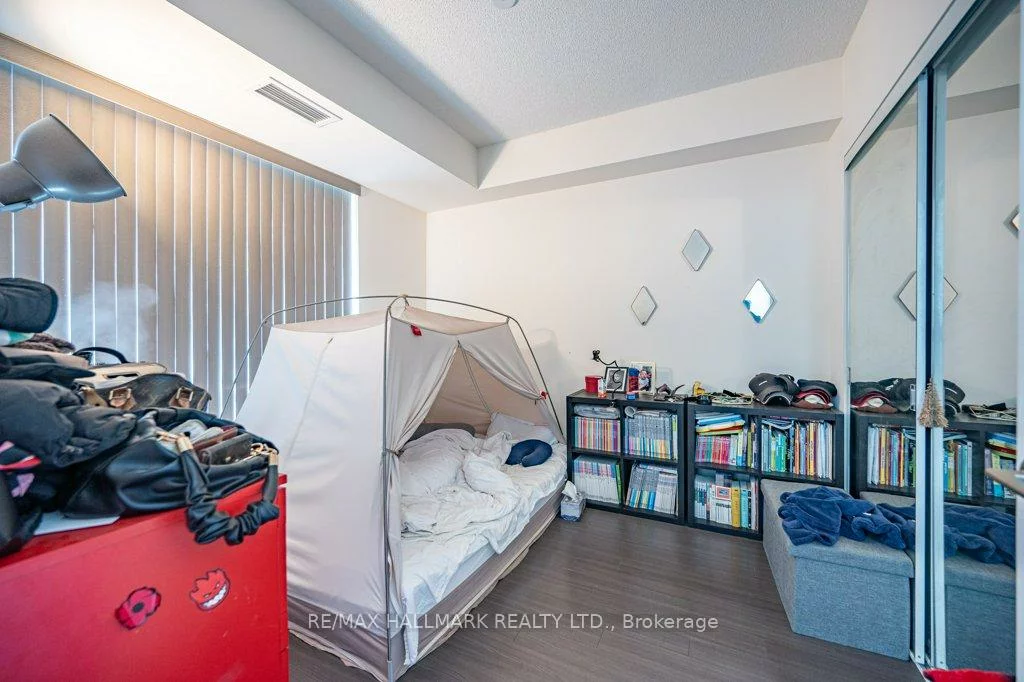 9090, Yonge, Langstaff, Richmond Hill