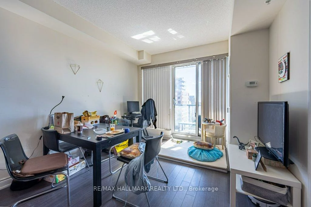 9090, Yonge, Langstaff, Richmond Hill