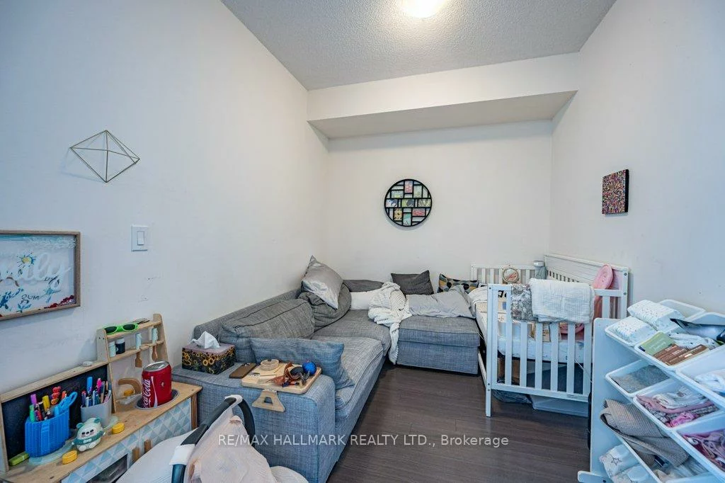 9090, Yonge, Langstaff, Richmond Hill