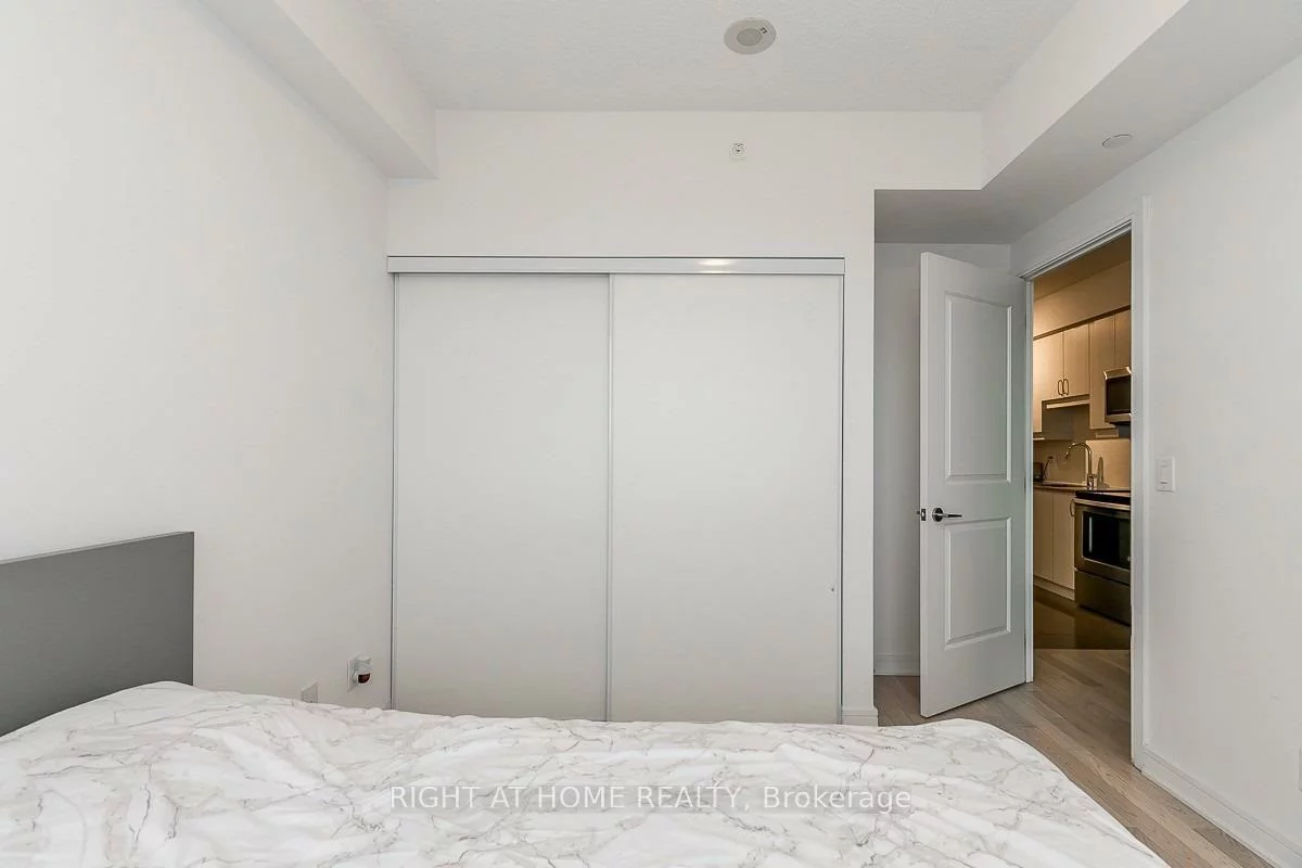 9201, Yonge, Langstaff, Richmond Hill